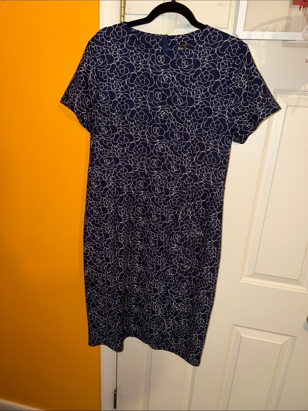 Women's Navy Floral Shift Dress - Short Sleeve